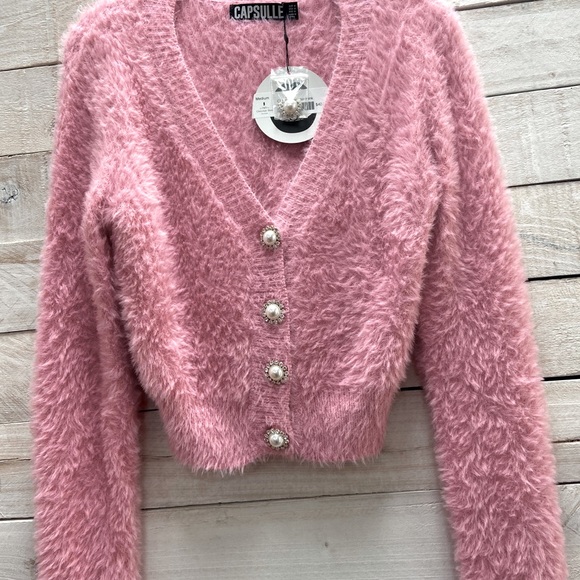 Sweaters - Picture 2 of 3